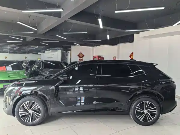 Lynk & Co 08 EM-P 2024