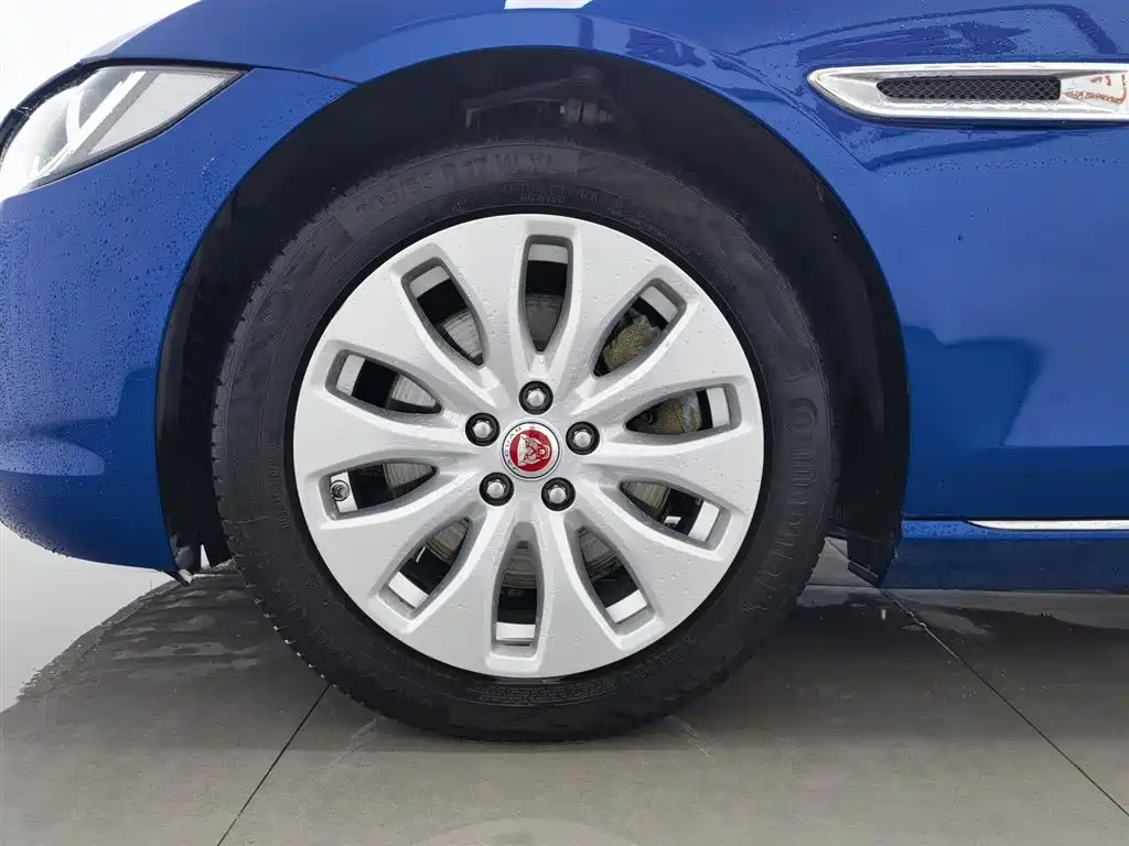Jaguar XEL 2018 — фото 17