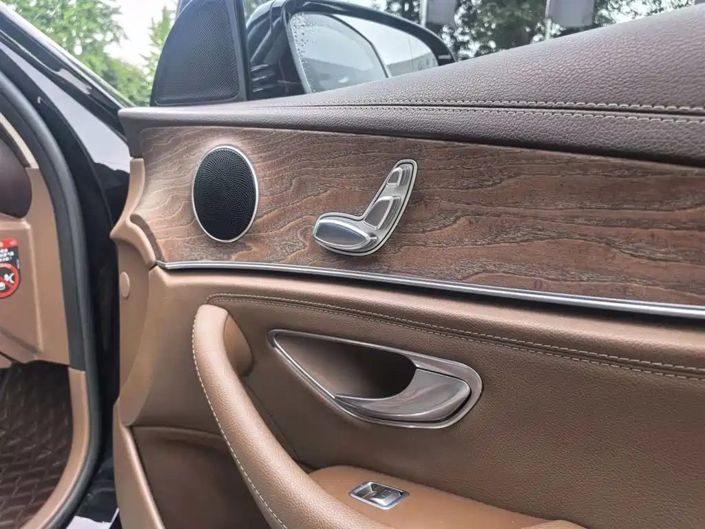 Mercedes-Benz E-Class 2018 — фото 16