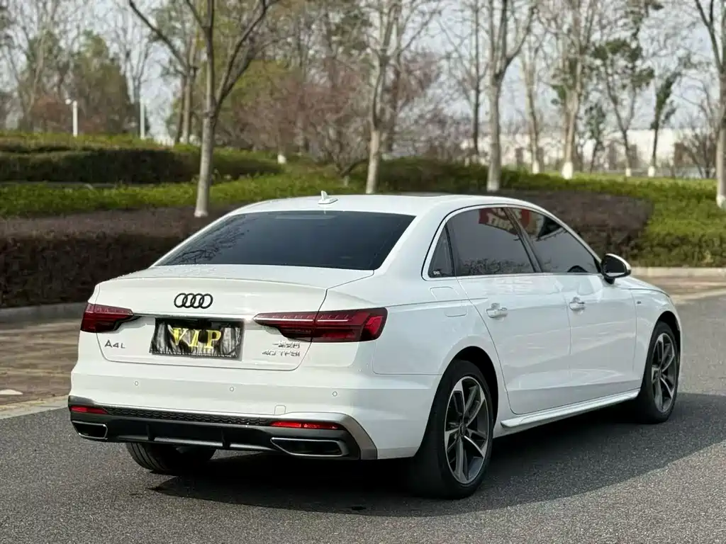 Audi A4L 2023 — фото 5