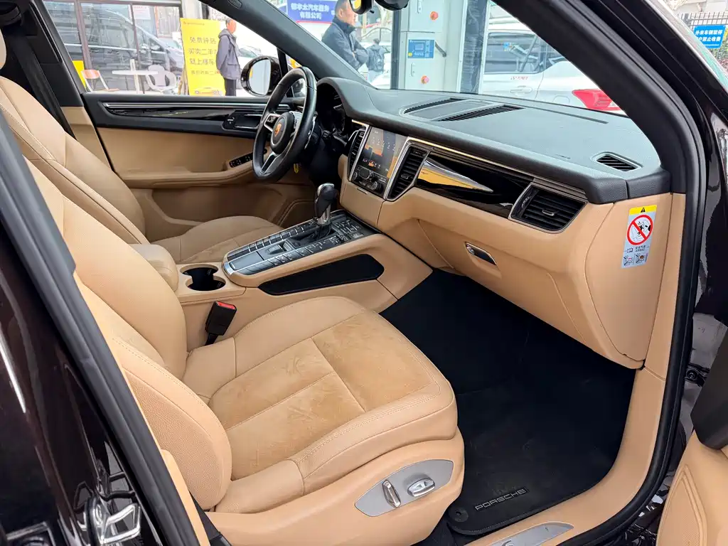 Porsche Macan 2017 — фото 19