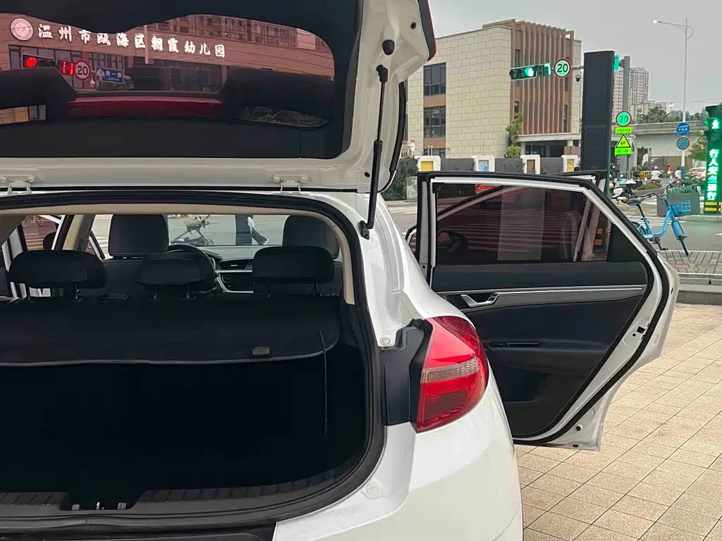 Geely Emgrand GS 2019 — фото 15