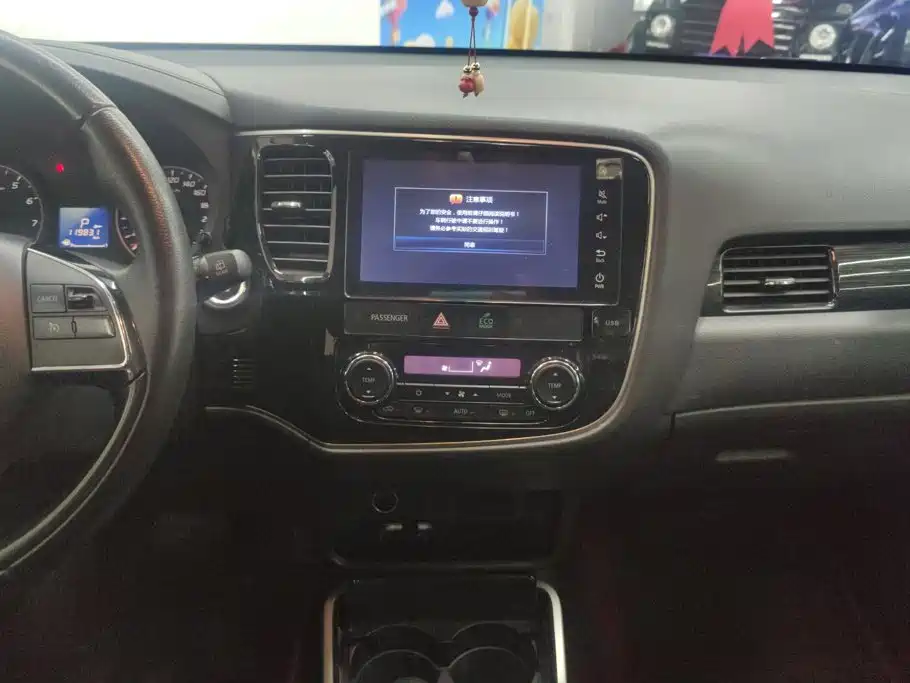 Mitsubishi Outlander 2018 — фото 13