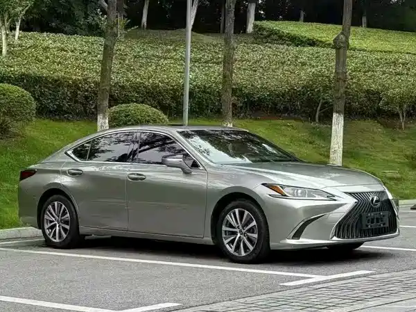 Lexus ES 2021