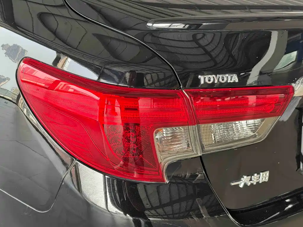 Toyota Reiz 2015 — фото 17