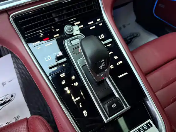 Porsche Panamera 2021