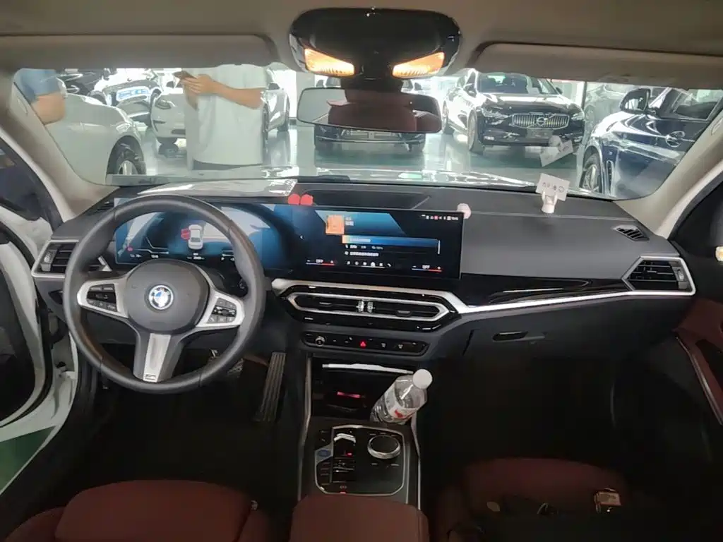 BMW i3 2023 — фото 10
