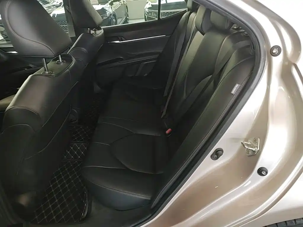 Toyota Camry 2020 — фото 13