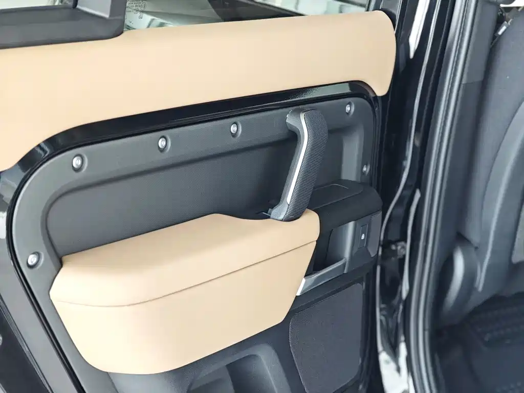 Land Rover Defender 2026 — фото 14