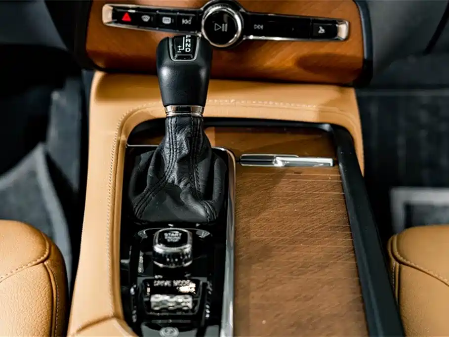 Volvo XC90 2019 — фото 16