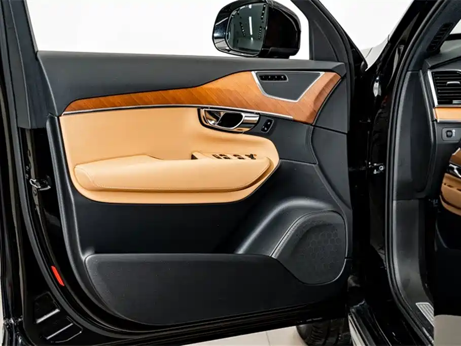 Volvo XC90 2019 — фото 18