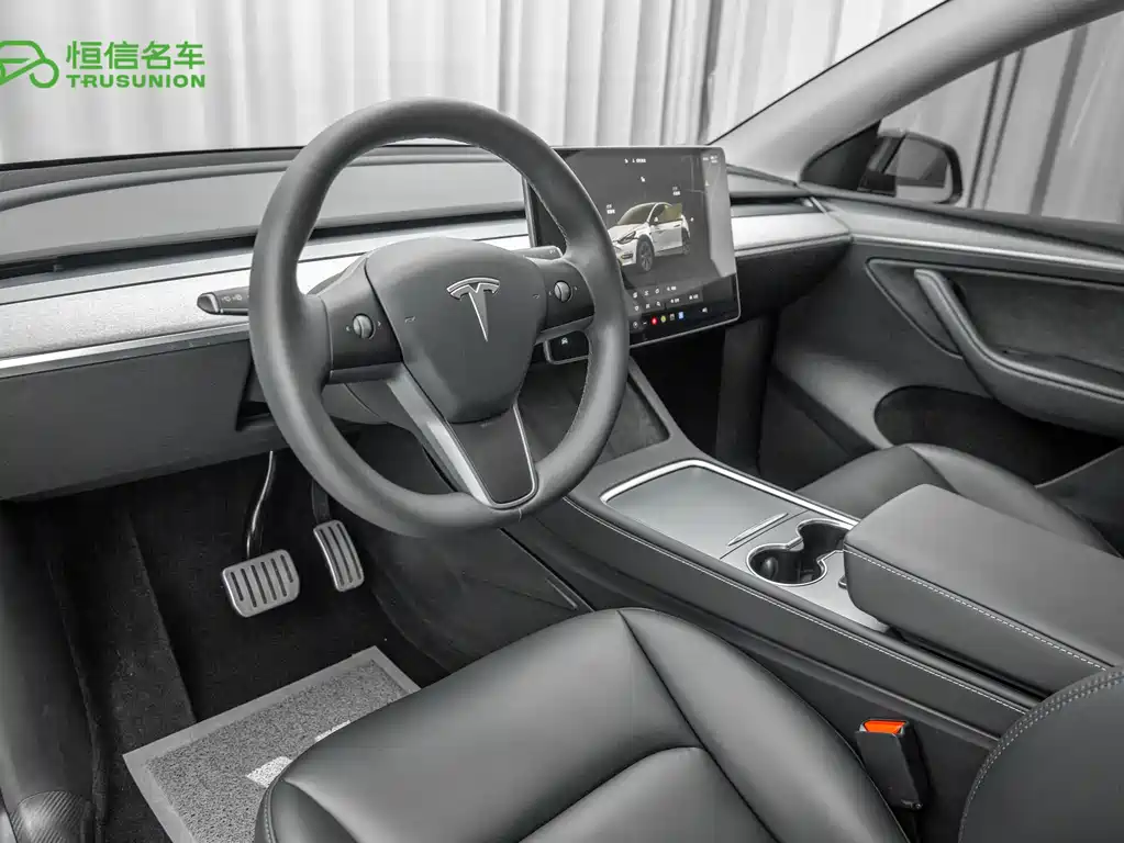 Tesla Model Y 2024 — фото 13