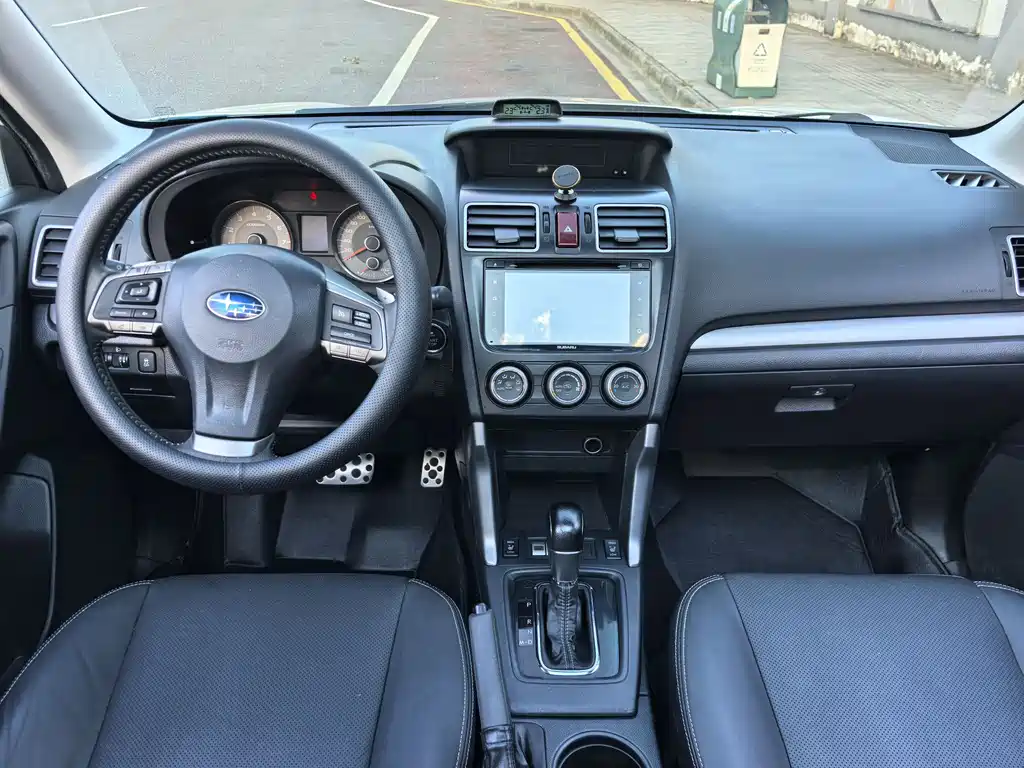 Subaru Forester 2015 — фото 13