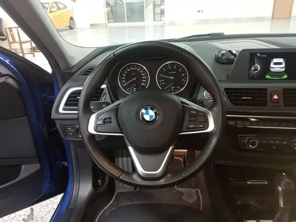 BMW 1 Series 2017 — фото 11