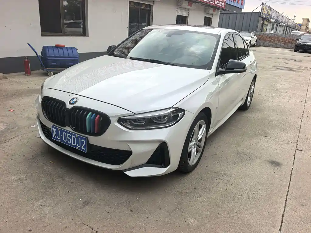 BMW 1 Series 2023 — фото 1