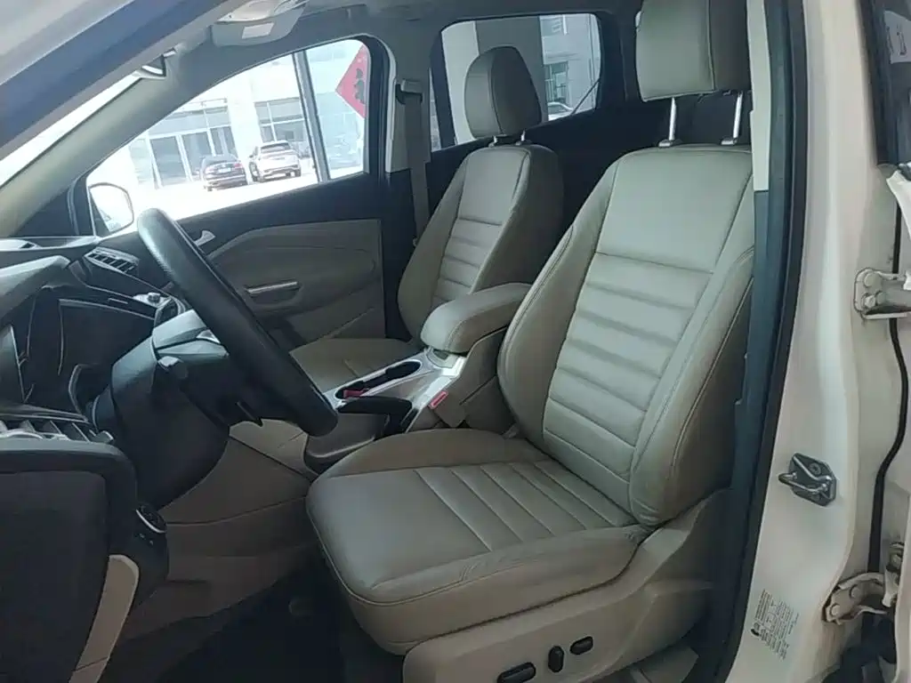 Ford Kuga 2016 — фото 15