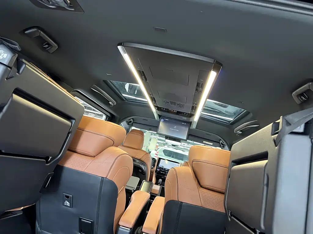 Toyota Vellfire 2023 — фото 9