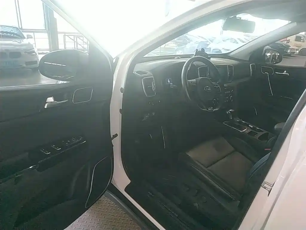Kia KX5 2017 — фото 16