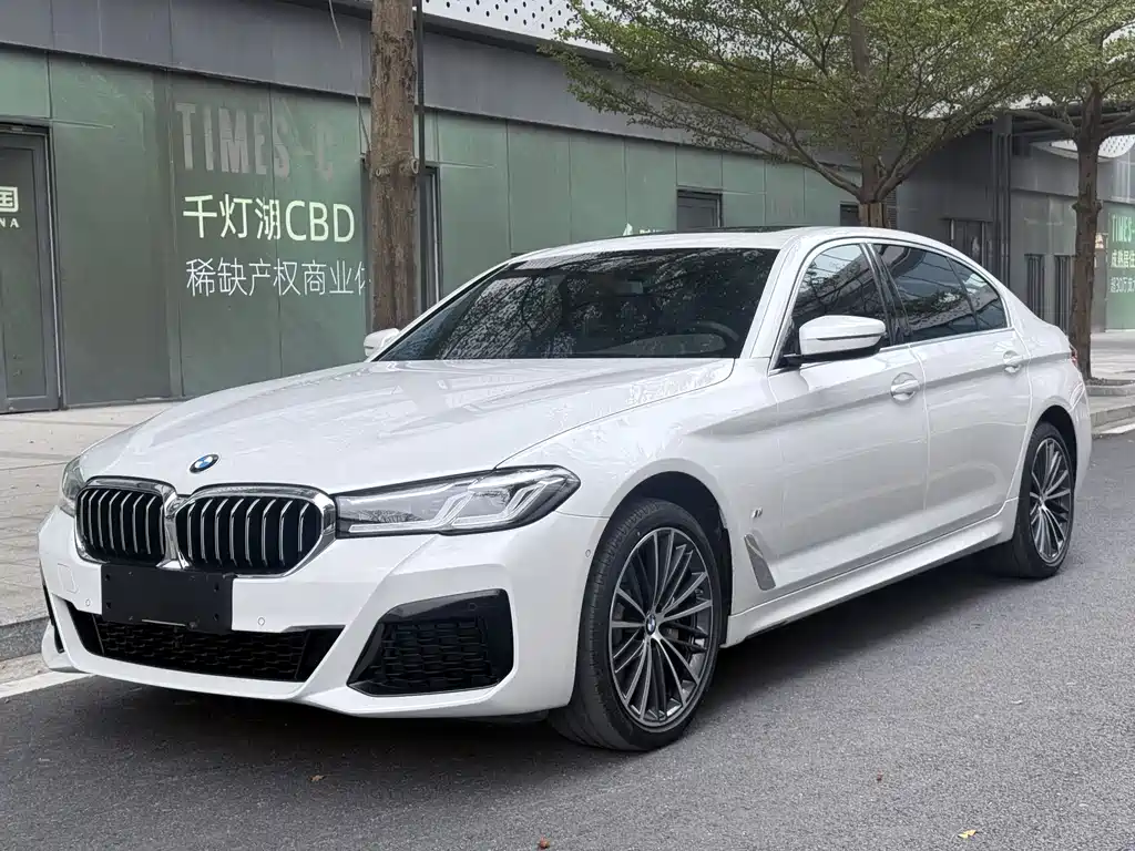 BMW 5 Series 2023 — фото 1