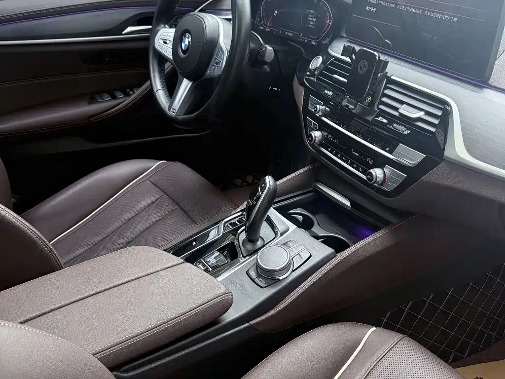 BMW 5 Series 2023 — фото 10