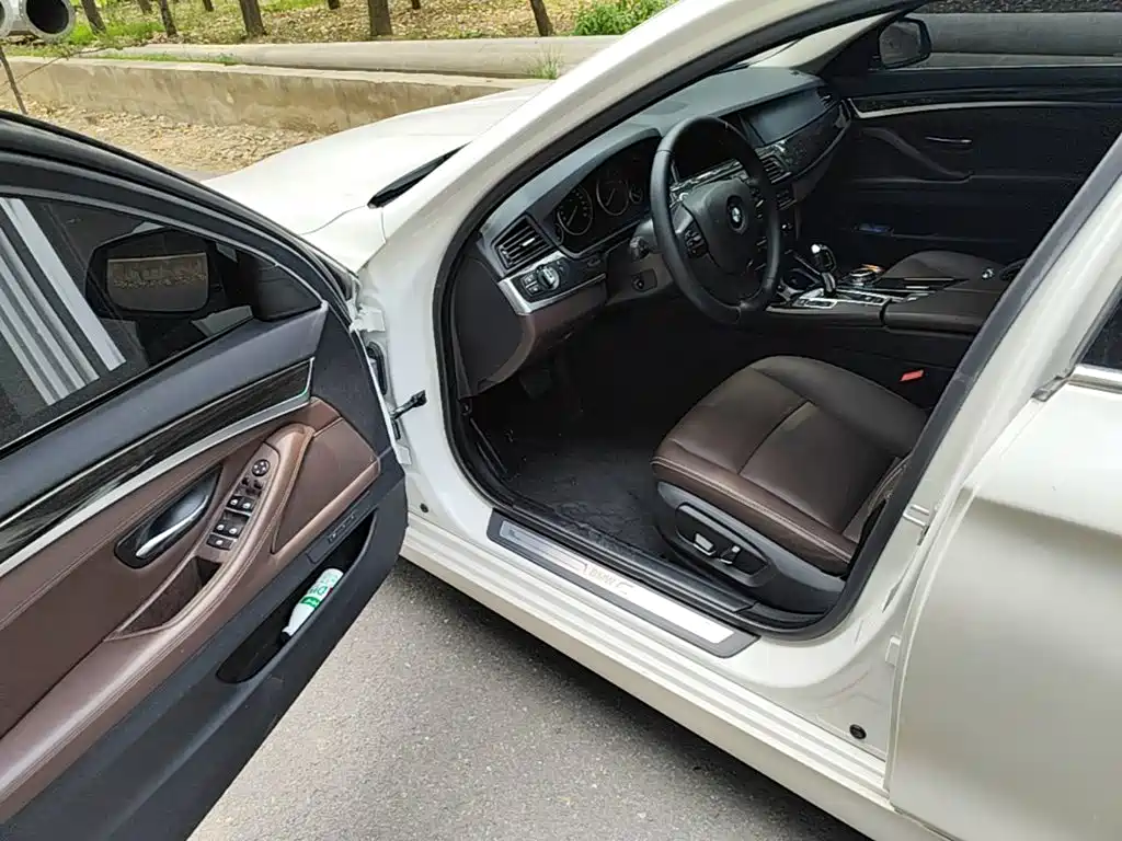 BMW 5 Series 2016 — фото 12