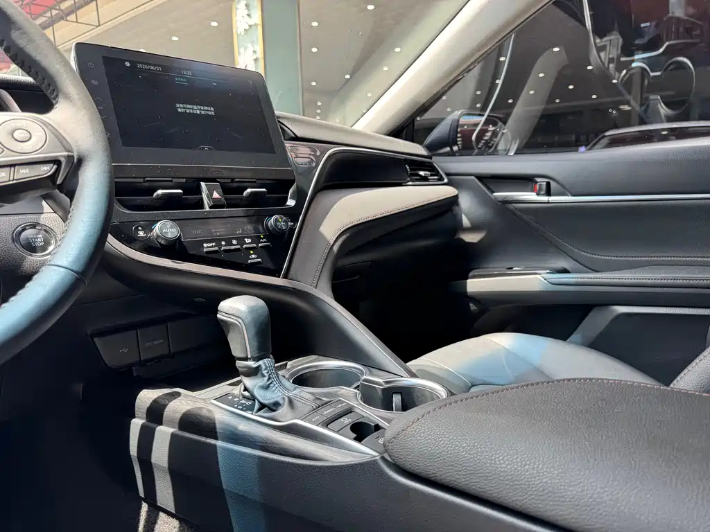 Toyota Camry 2021 — фото 13