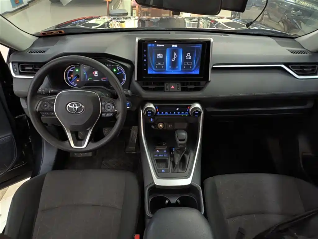Toyota RAV4 2020 — фото 10