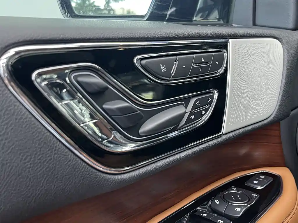 Lincoln Navigator 2021 — фото 19