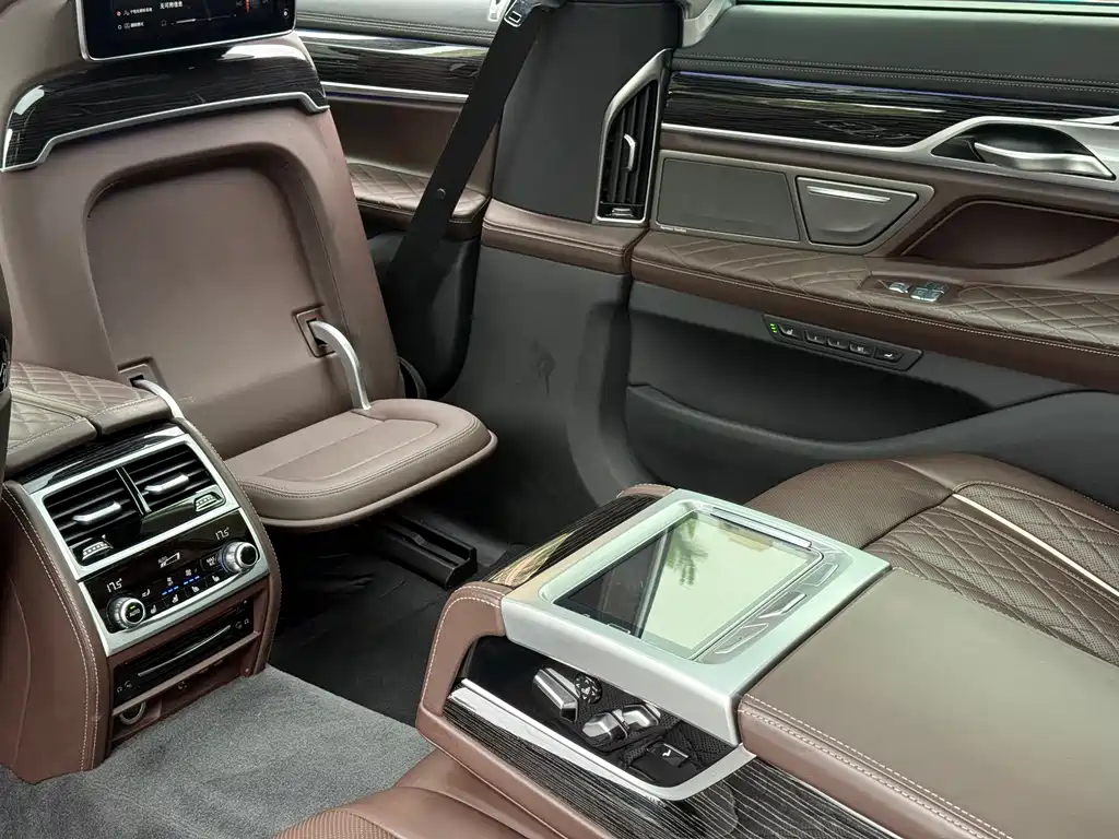 BMW 7 Series 2020 — фото 11