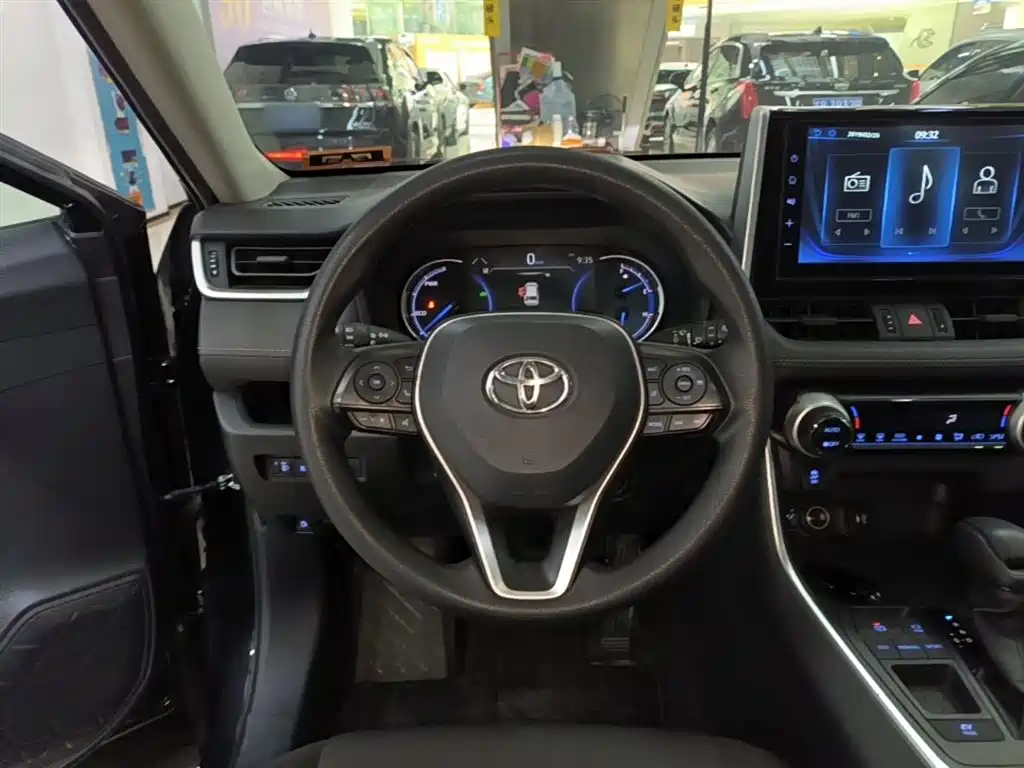 Toyota RAV4 2020 — фото 11