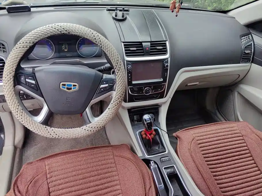 Geely Emgrand 2015 — фото 12