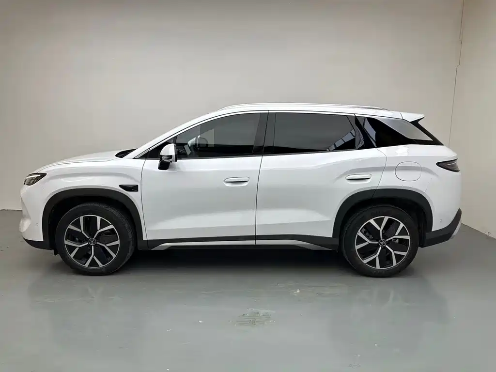 BYD L DM-i 2026 — фото 3