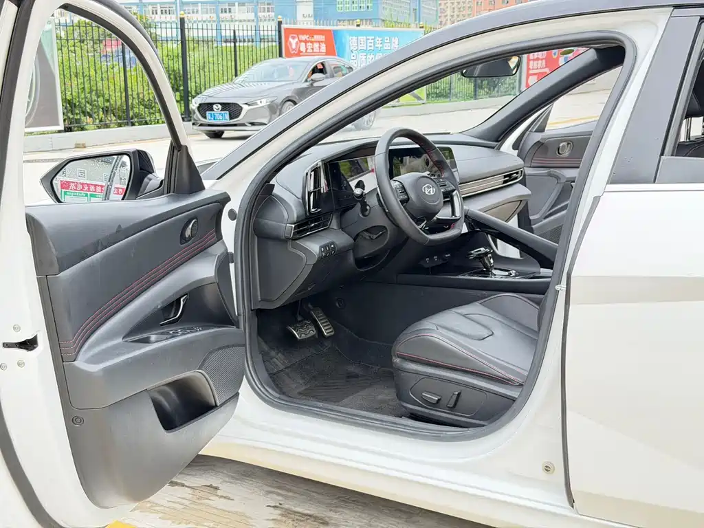 Hyundai Elantra 2022 — фото 12