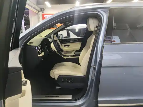 Bentley Bentayga 2023