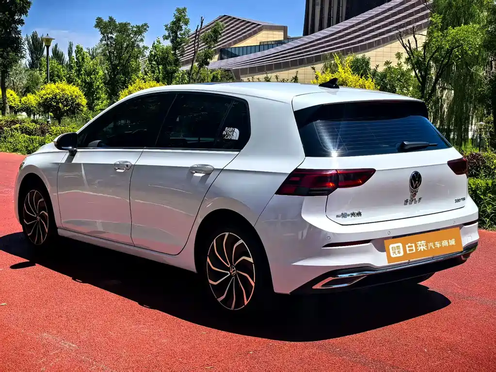 Volkswagen Golf 2024