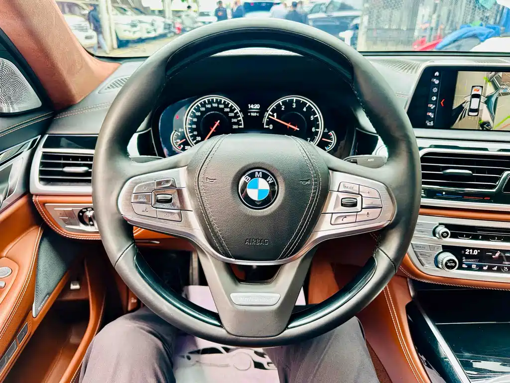 BMW 7 Series 2017 — фото 9