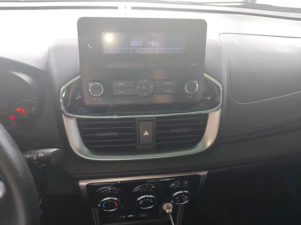 Toyota Yaris L 2020 — фото 13