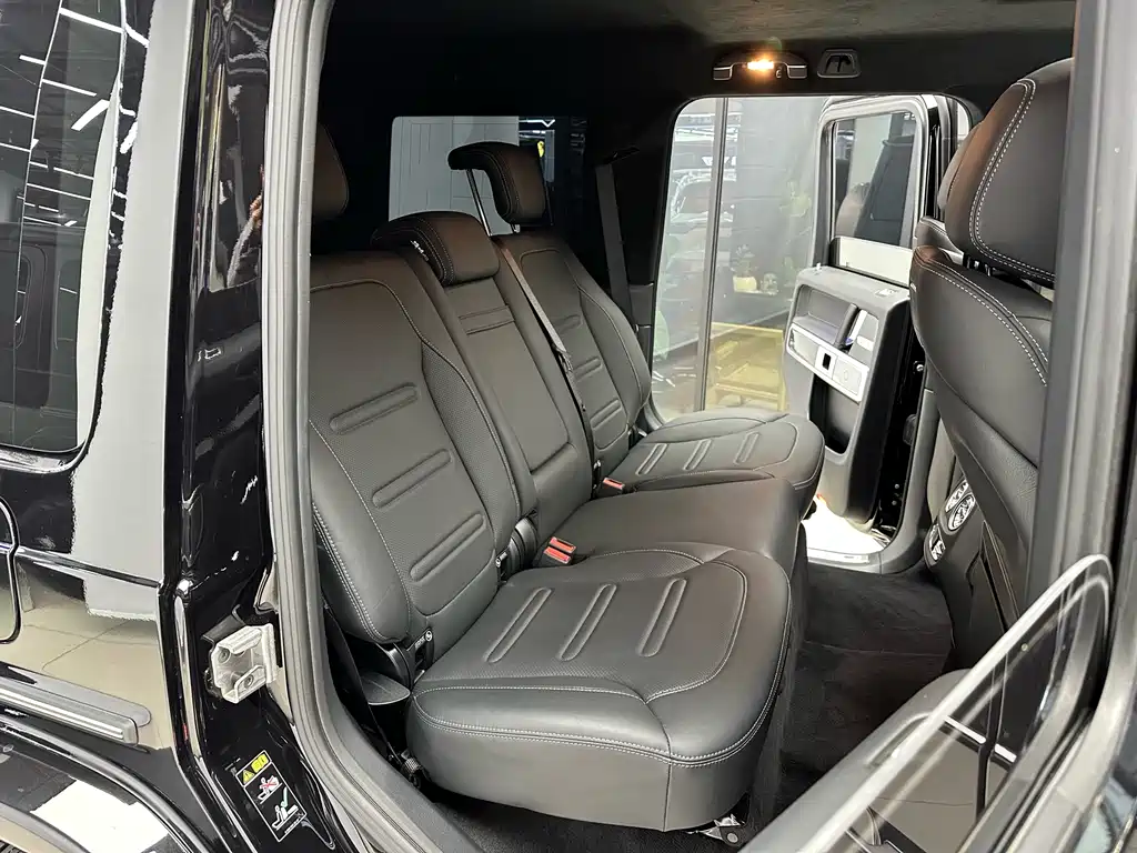 Mercedes-Benz G-Class 2023 — фото 15