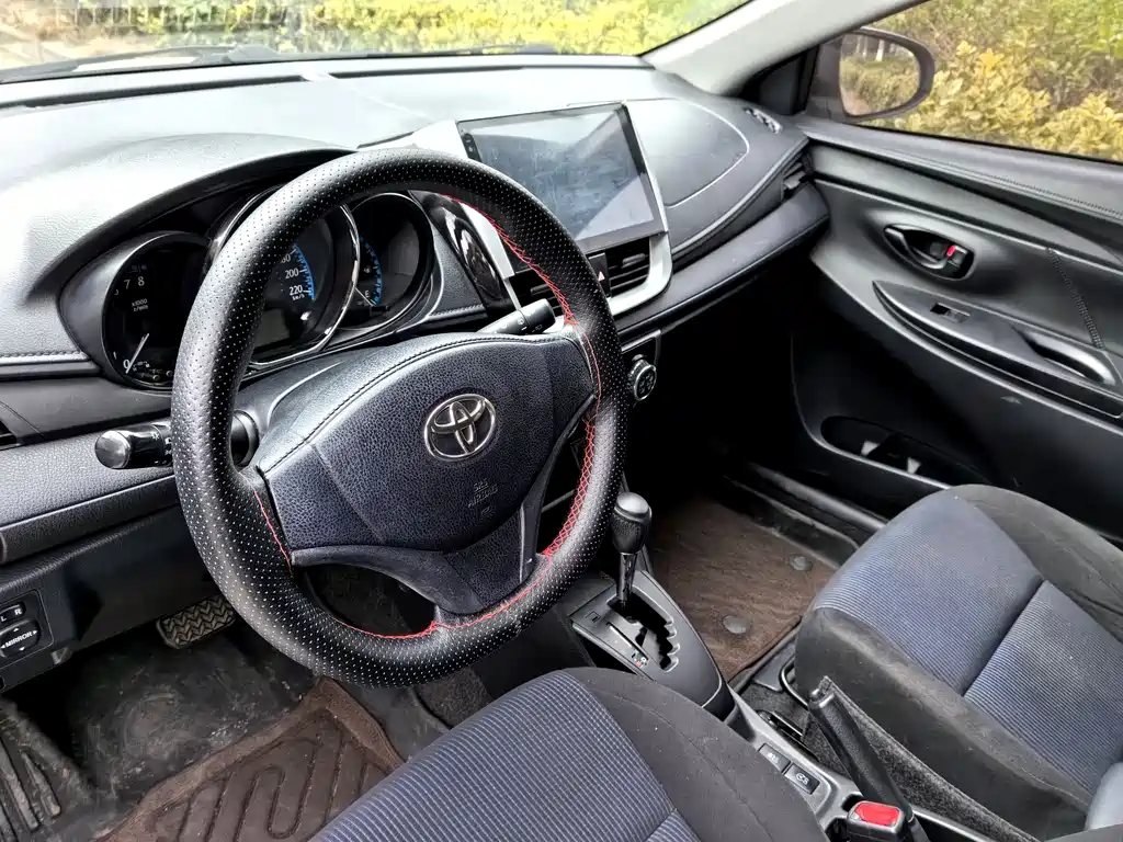 Toyota Yaris L 2018 — фото 5