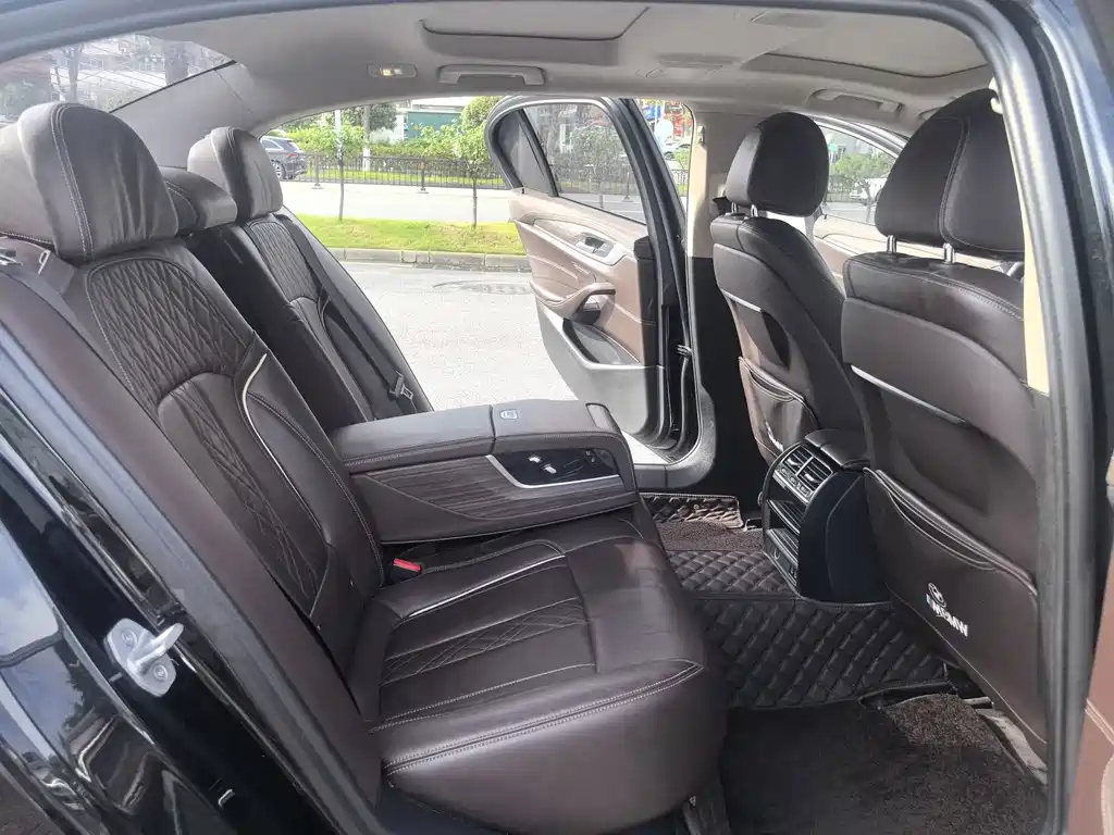 BMW 5 Series New Energy 2020 — фото 19
