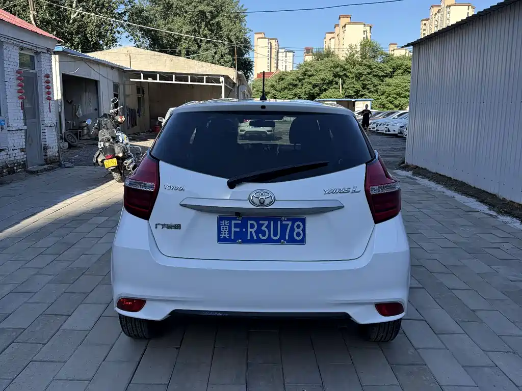 Toyota Yaris L 2016 — фото 8
