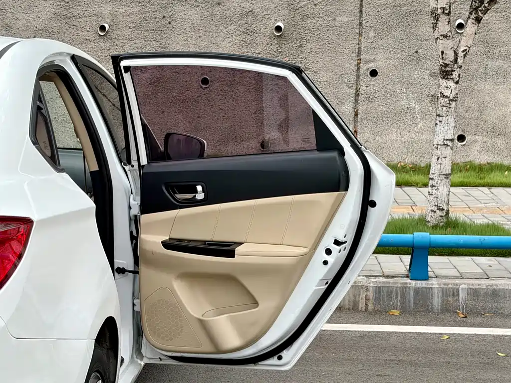 Changan Eado 2016 — фото 24