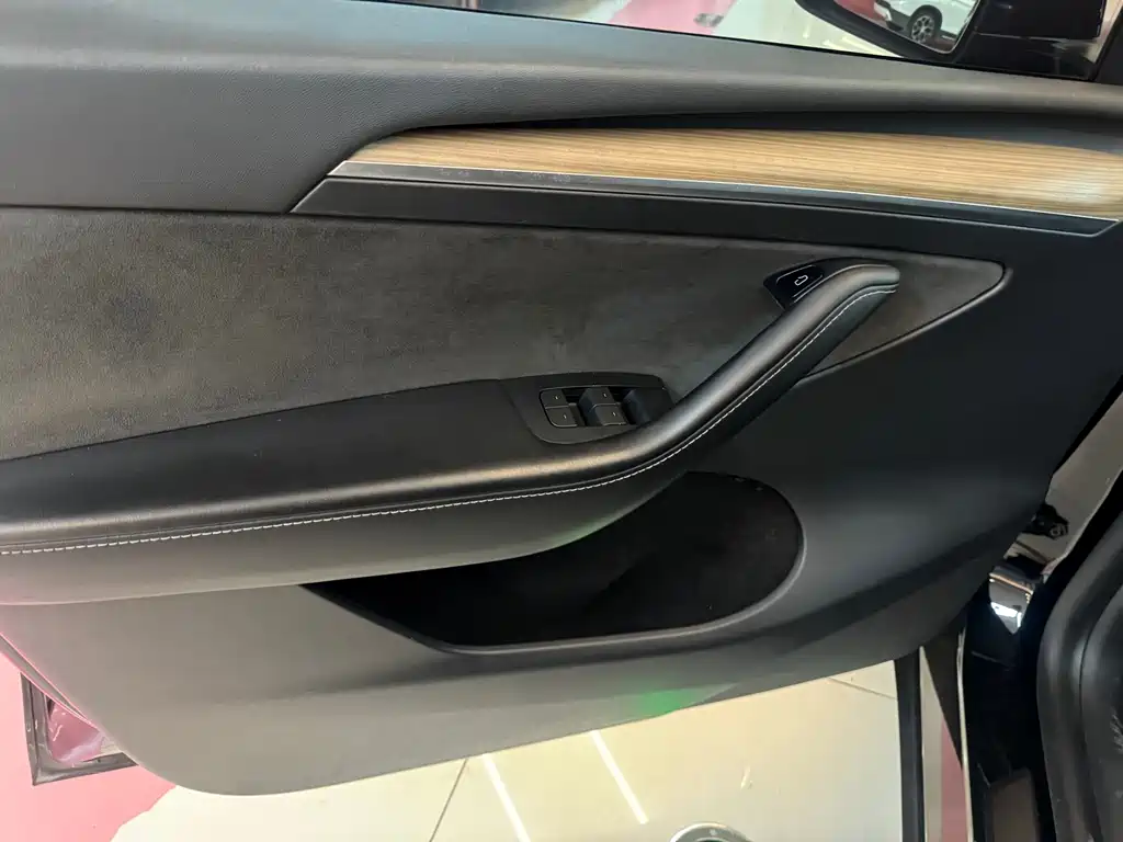 Tesla Model Y 2023 — фото 12