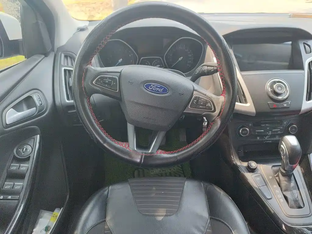 Ford Focus 2015 — фото 3