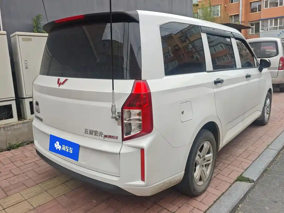 Wuling Hongguang PLUS 2020