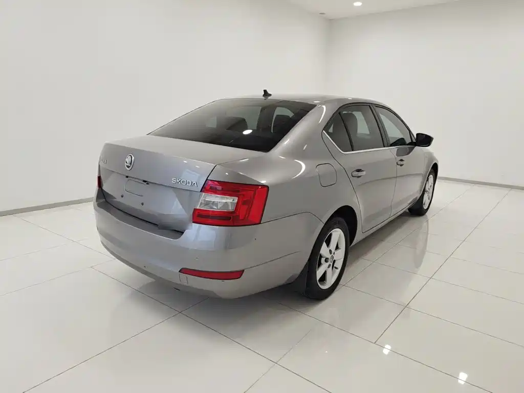 Skoda Octavia 2015 — фото 12