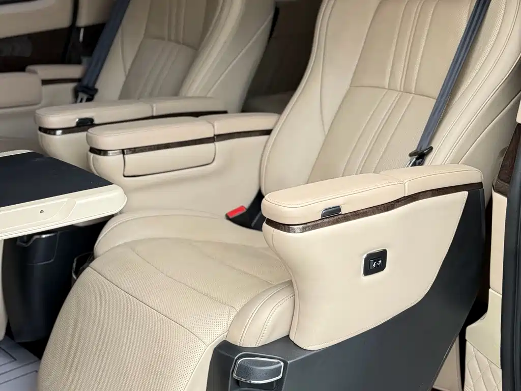 Mercedes-Benz V-Class 2019 — фото 13