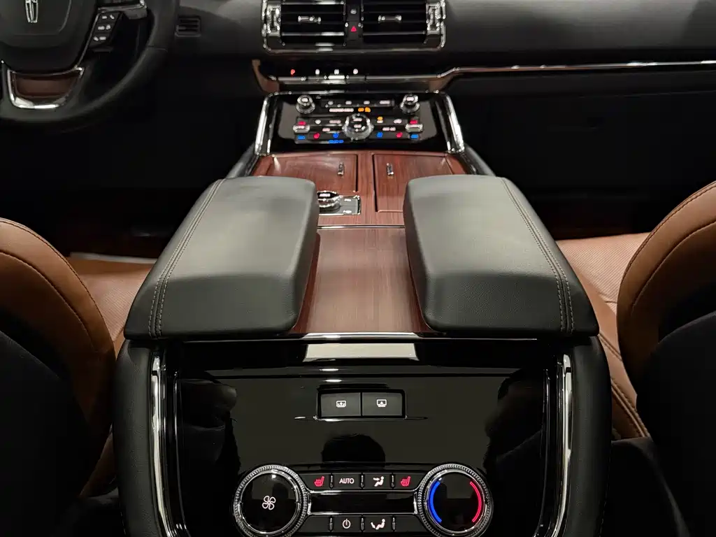 Lincoln Navigator 2021 — фото 17