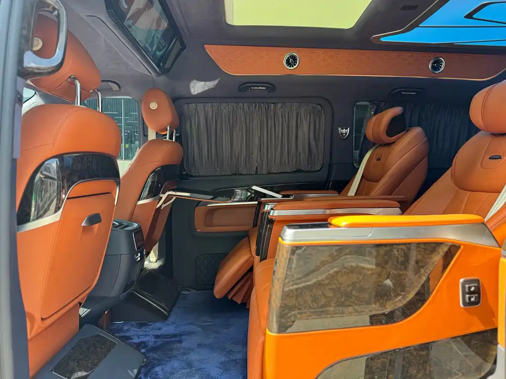 Mercedes-Benz V-Class 2023 — фото 11