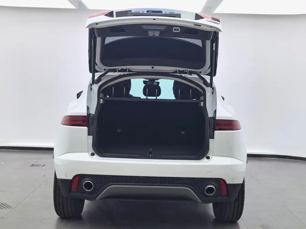 Jaguar E-PACE 2020 — фото 12